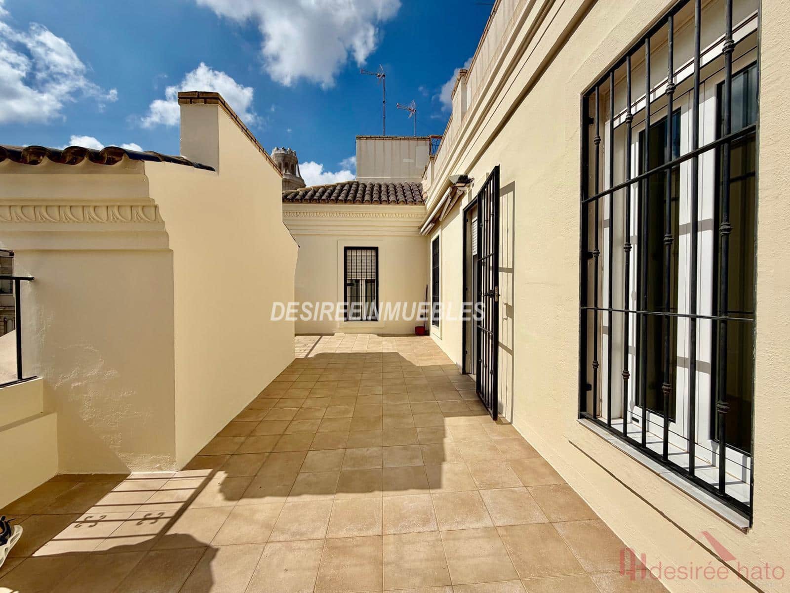3 bedroom Penthouse for rent in Valencia city with garage - € 2,100 (Ref: 9922451)