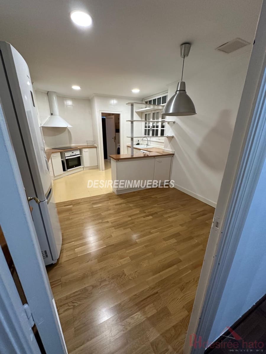 4 bedroom Flat for rent in Valencia city - € 2,800 (Ref: 9937325)