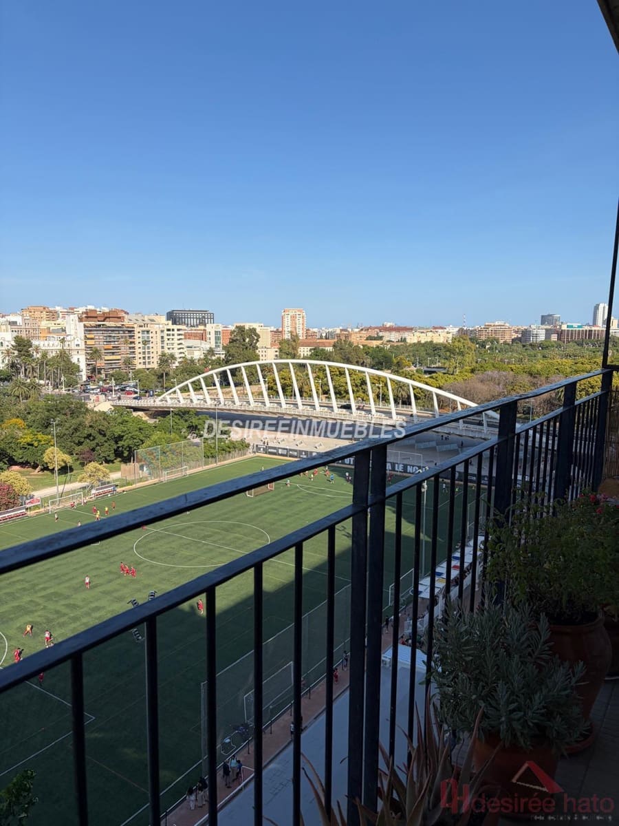 4 bedroom Flat for rent in Valencia city - € 2,800 (Ref: 9937325)