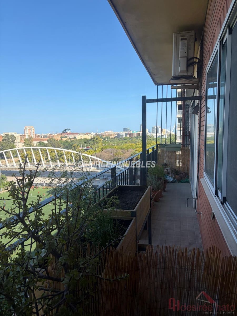 4 bedroom Flat for rent in Valencia city - € 2,800 (Ref: 9937325)