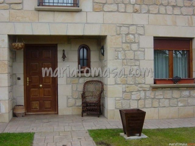 3 bedroom Villa for sale in Condado de Treviño with garage - € 450,000 (Ref: 7637822)