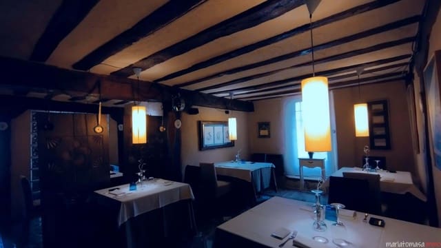 5 bedroom Villa for sale in Condado de Treviño with pool garage - € 370,000 (Ref: 7637826)