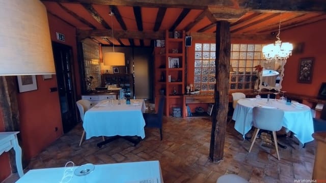 5 bedroom Villa for sale in Condado de Treviño with pool garage - € 370,000 (Ref: 7637826)