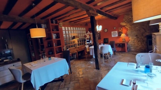 5 bedroom Villa for sale in Condado de Treviño with pool garage - € 370,000 (Ref: 7637826)