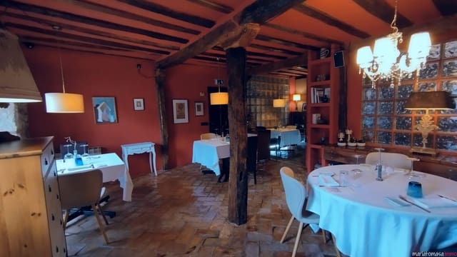 5 bedroom Villa for sale in Condado de Treviño with pool garage - € 370,000 (Ref: 7637826)