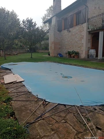 4 bedroom Townhouse for sale in Condado de Treviño with pool garage - € 595,000 (Ref: 8626190)