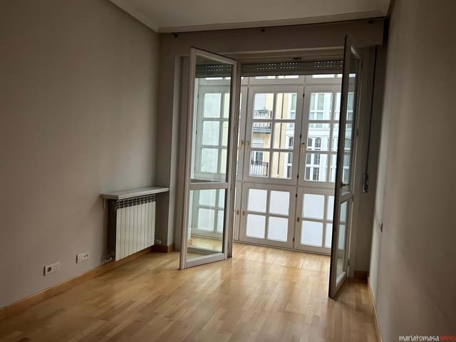 2 bedroom Apartment for sale in Vitoria-Gasteiz - € 329,000 (Ref: 8720141)