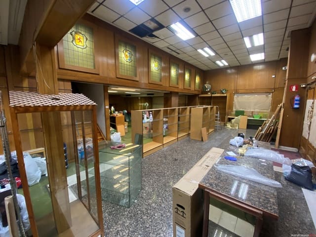 Commercial for sale in Bilbao - € 160,000 (Ref: 8751917)