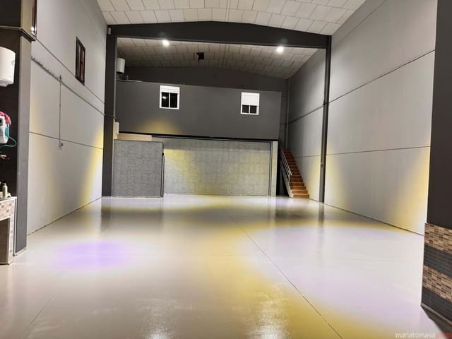 Erhverv til salg i Vitoria-Gasteiz - € 210.000 (Ref: 8785843)