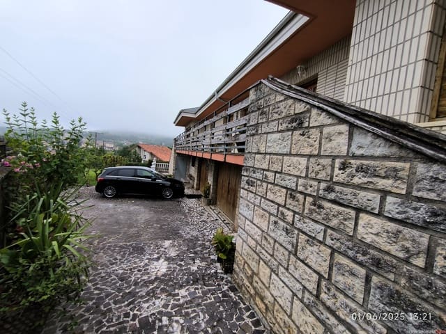 6 soveværelse Villa til salg i Urcabustaiz med garage - € 595.000 (Ref: 9028533)