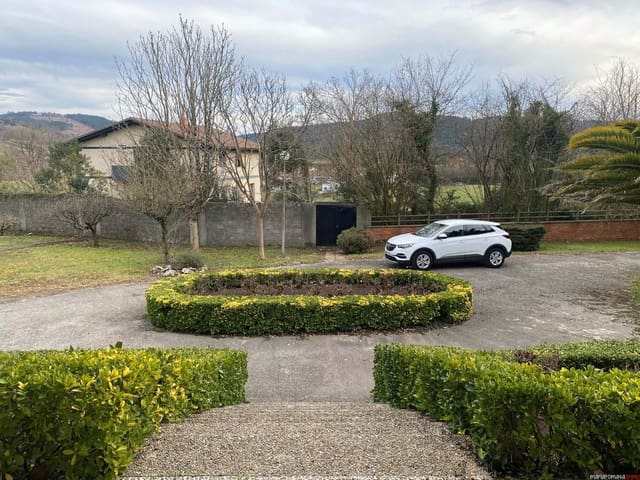 7 soveværelse Byhus til salg i Larrabetzu med swimmingpool garage - € 890.000 (Ref: 9136839)