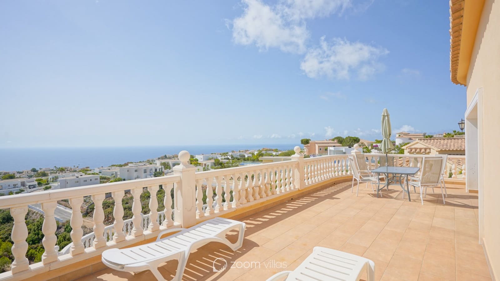 Chalet de 3 habitaciones en Cumbre del Sol en venta con piscina garaje - 715.000 € (Ref: 10006371)