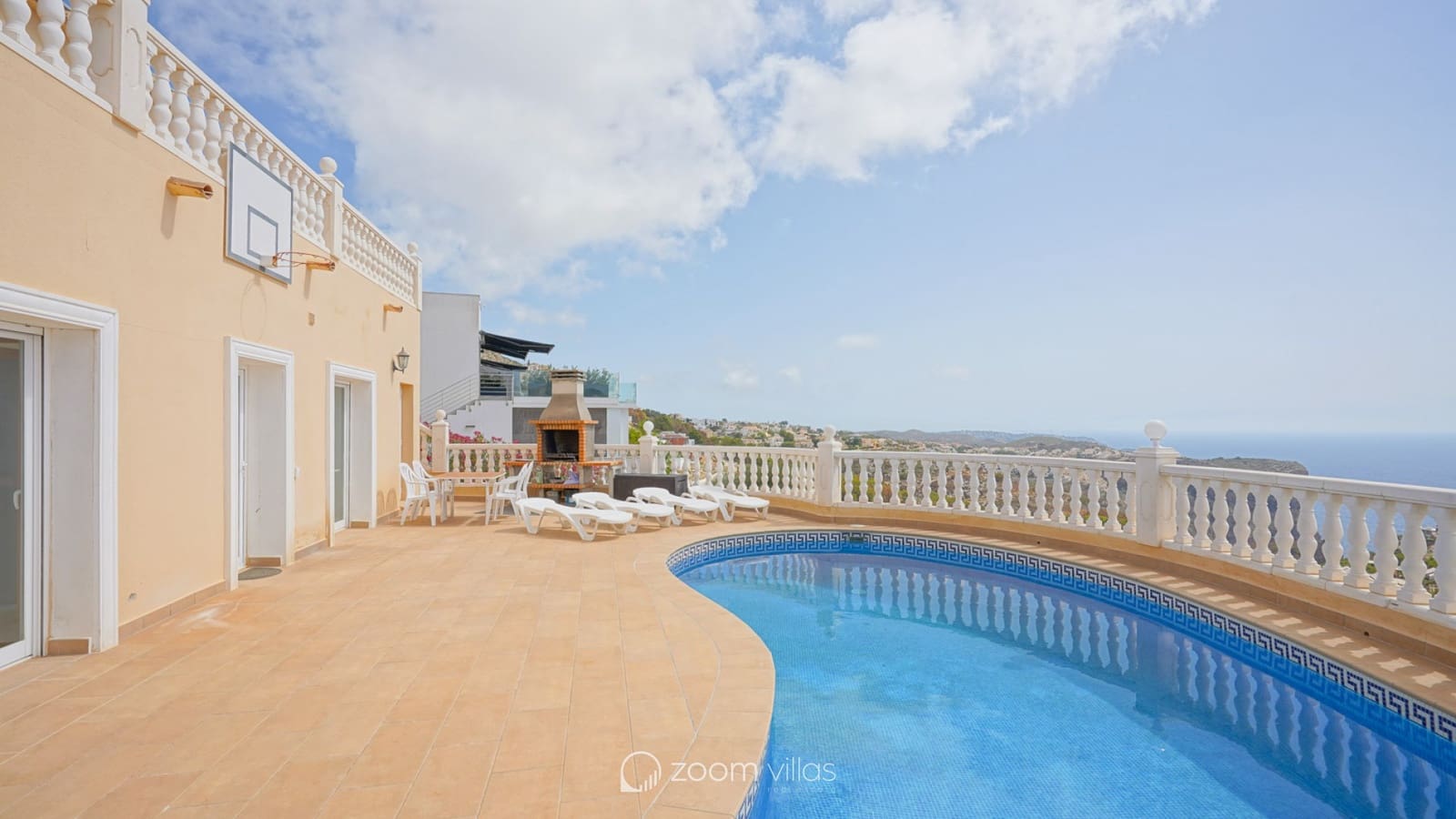 Chalet de 3 habitaciones en Cumbre del Sol en venta con piscina garaje - 715.000 € (Ref: 10006371)
