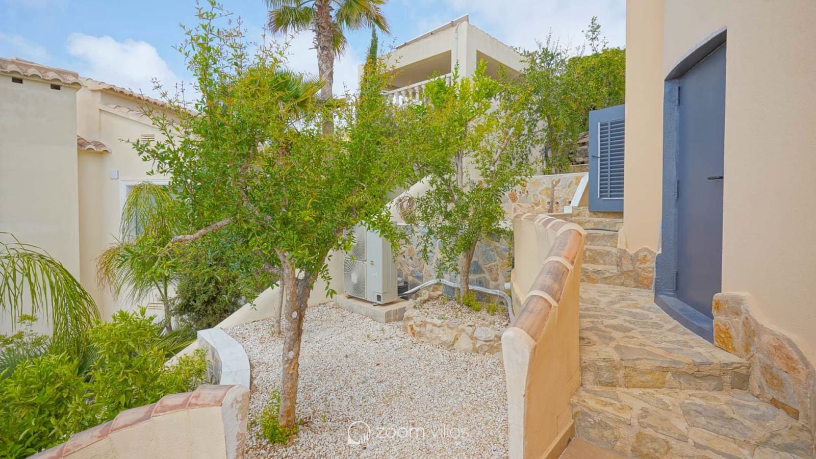 Chalet de 3 habitaciones en Cumbre del Sol en venta con piscina garaje - 715.000 € (Ref: 10006371)