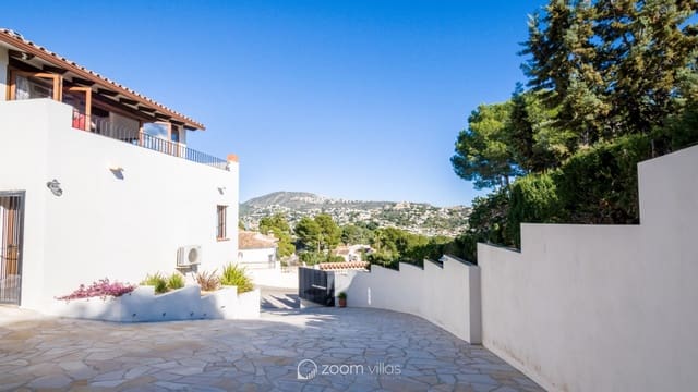 Chalet de 4 habitaciones en Moraira, Teulada-Moraira en venta con piscina garaje - 1.190.000 € (Ref: 10006824)