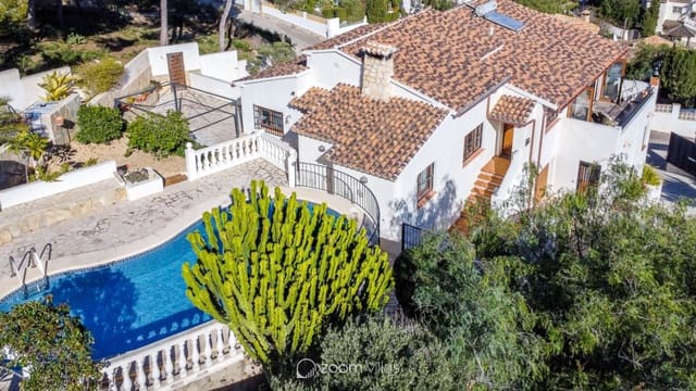 Chalet de 4 habitaciones en Moraira, Teulada-Moraira en venta con piscina garaje - 1.190.000 € (Ref: 10006824)