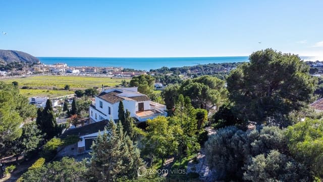 Chalet de 4 habitaciones en Moraira, Teulada-Moraira en venta con piscina garaje - 1.190.000 € (Ref: 10006824)
