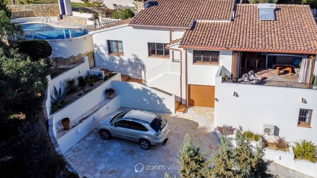 Chalet de 4 habitaciones en Moraira, Teulada-Moraira en venta con piscina garaje - 1.190.000 € (Ref: 10006824)
