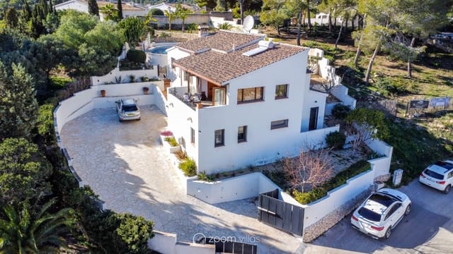 Chalet de 4 habitaciones en Moraira, Teulada-Moraira en venta con piscina garaje - 1.190.000 € (Ref: 10006824)