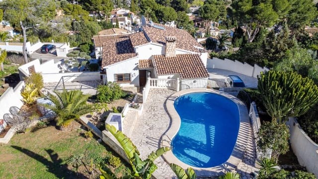 Chalet de 4 habitaciones en Moraira, Teulada-Moraira en venta con piscina garaje - 1.190.000 € (Ref: 10006824)