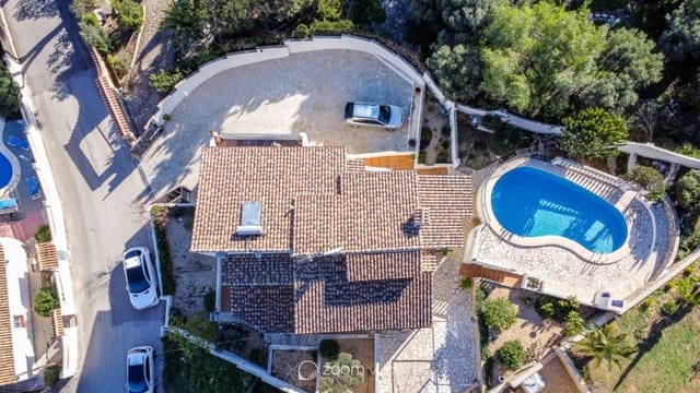 Chalet de 4 habitaciones en Moraira, Teulada-Moraira en venta con piscina garaje - 1.190.000 € (Ref: 10006824)