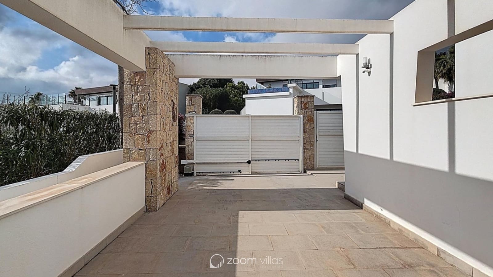 4 Zimmer Villa zu verkaufen in Cumbre del Sol mit Pool Garage - 1.250.000 € (Ref: 10029052)