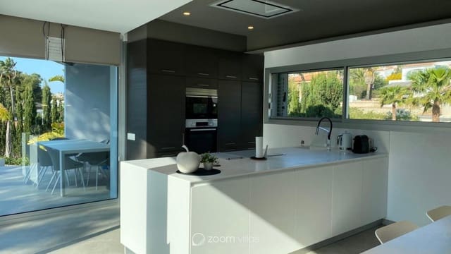 4 bedroom Villa for sale in Benissa with pool garage - € 1,250,000 (Ref: 10029503)