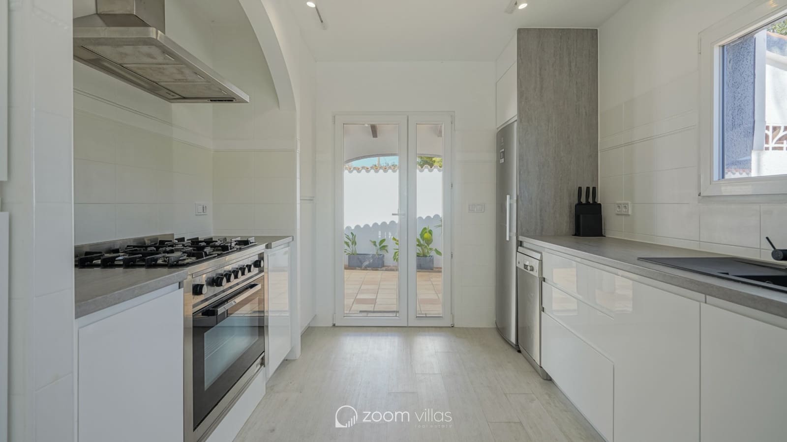 5 soveværelse Villa til salg i Calpe / Calp med swimmingpool garage - € 729.000 (Ref: 10111125)