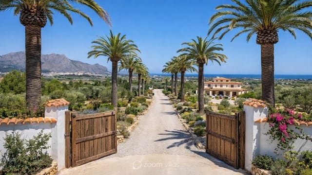 Chalet de 5 habitaciones en Pedreguer en venta con piscina garaje - 2.495.000 € (Ref: 10167472)