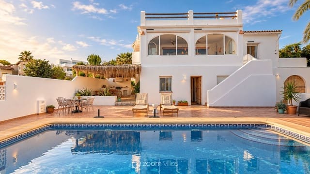 4 soverom Villa til salgs i El Portet - Pla de Mar, Teulada-Moraira med svømmebasseng garasje - € 1 100 000 (Ref: 10183725)