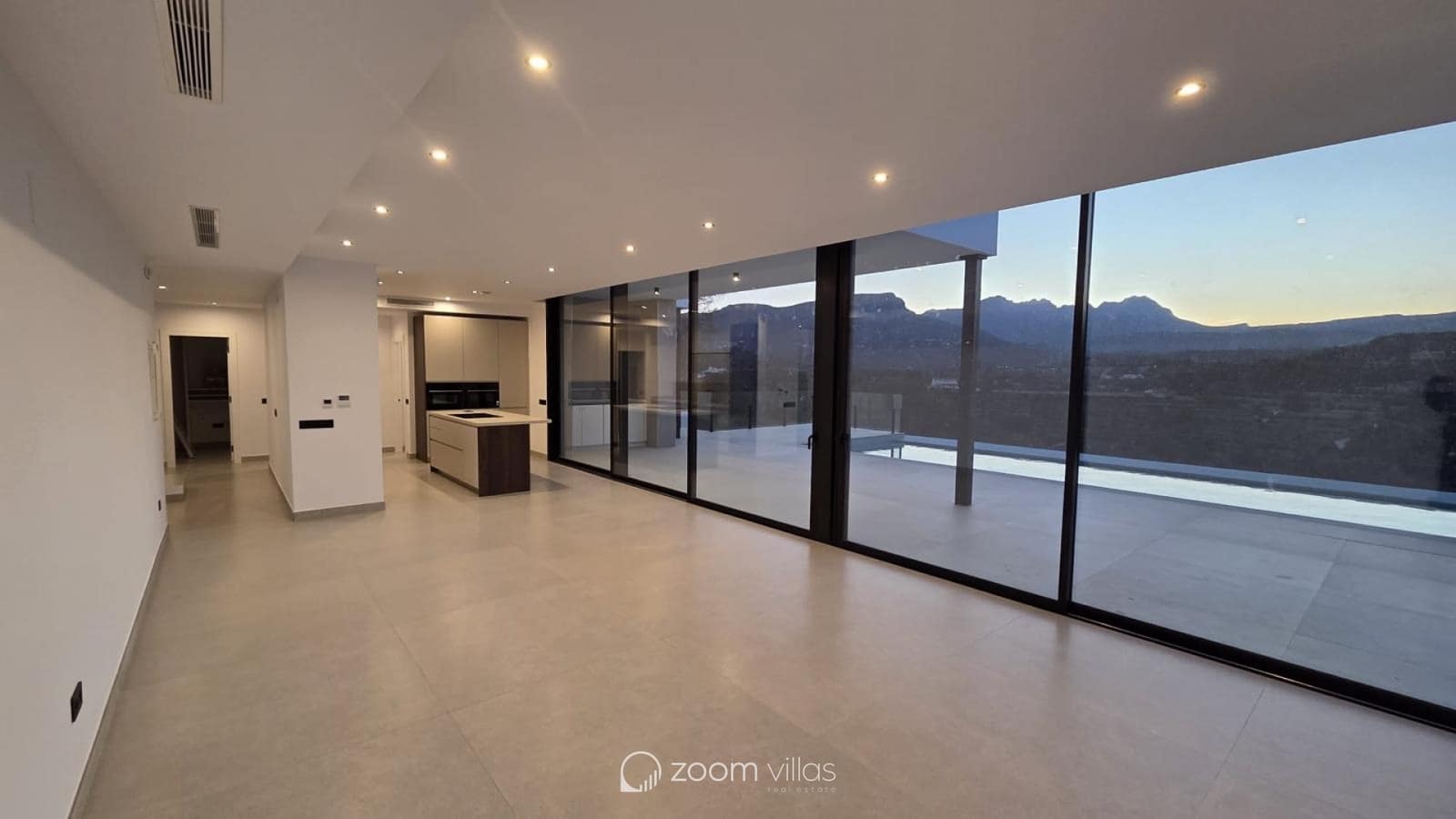 3 chambre Villa/Maison à vendre à Calpe / Calp avec piscine garage - 1 135 000 € (Ref: 8470180)