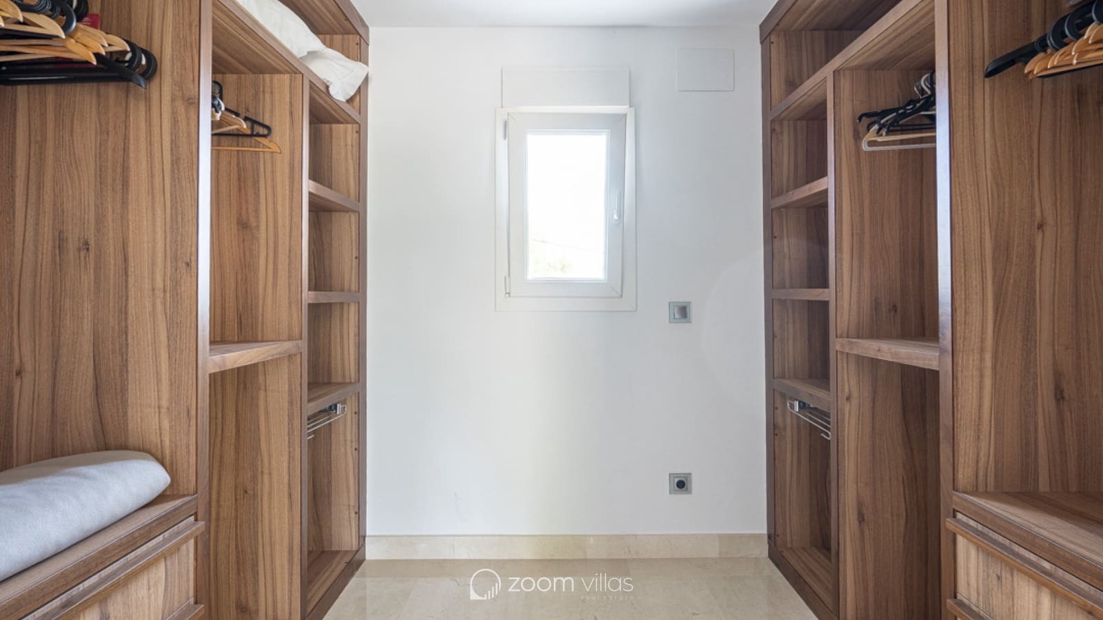 4 makuuhuone Huvila myytävänä paikassa Benissa mukana uima-altaan 
autotalli - 1 350 000 € (Ref: 8499039)