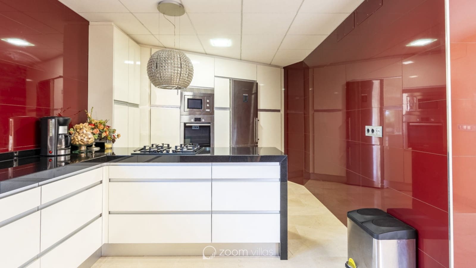 4 makuuhuone Huvila myytävänä paikassa Benissa mukana uima-altaan 
autotalli - 1 350 000 € (Ref: 8499039)