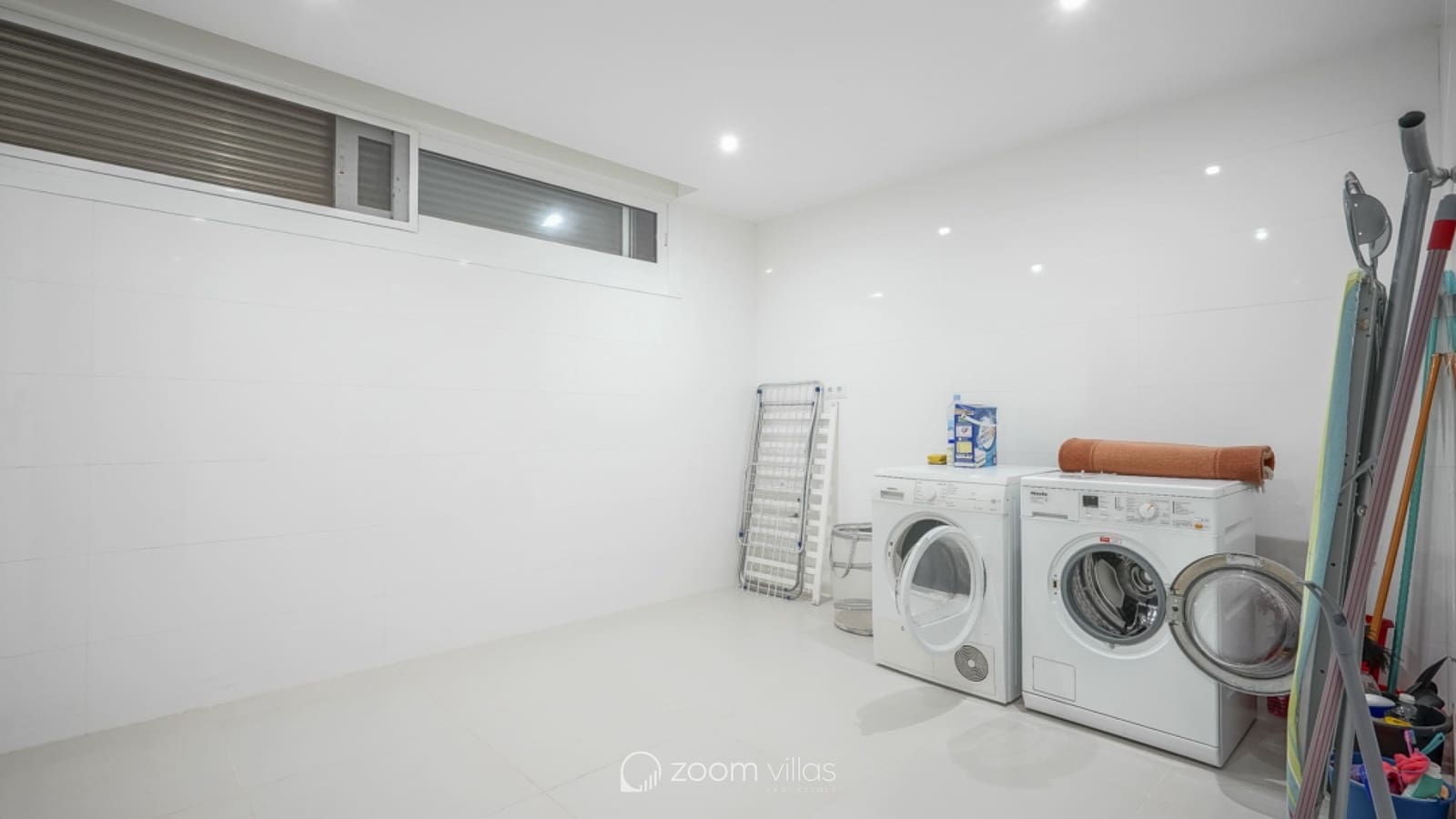 4 makuuhuone Huvila myytävänä paikassa Benissa mukana uima-altaan 
autotalli - 1 350 000 € (Ref: 8499039)