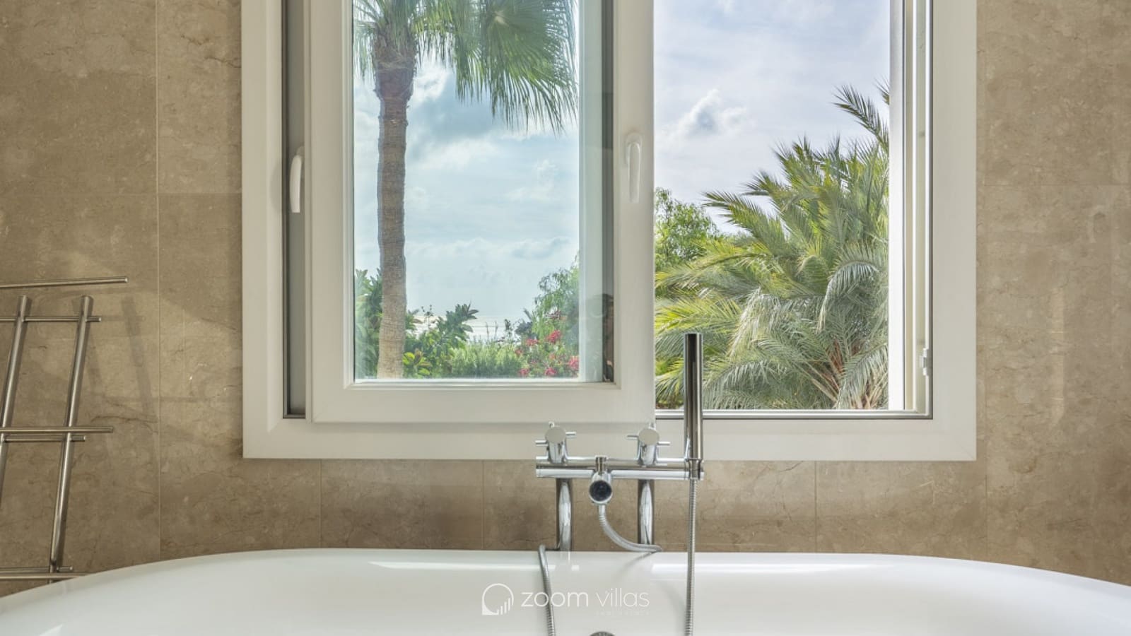 4 makuuhuone Huvila myytävänä paikassa Benissa mukana uima-altaan 
autotalli - 1 350 000 € (Ref: 8499039)