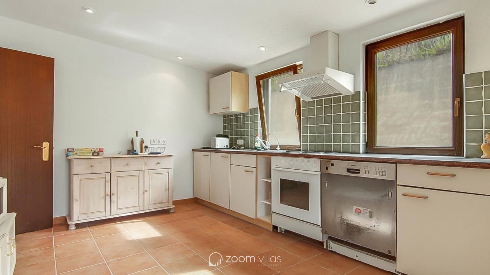 7 bedroom Villa for sale in Benissa with pool garage - € 995,000 (Ref: 8499041)