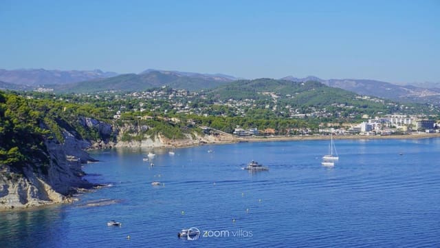 4 bedroom Villa for sale in Partida Tosal - Zona del Castellans, Javea / Xàbia with pool garage - € 1,575,000 (Ref: 8512150)