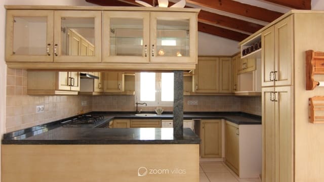 Chalet de 4 habitaciones en Moraira, Teulada-Moraira en venta con piscina - 1.450.000 € (Ref: 8527434)