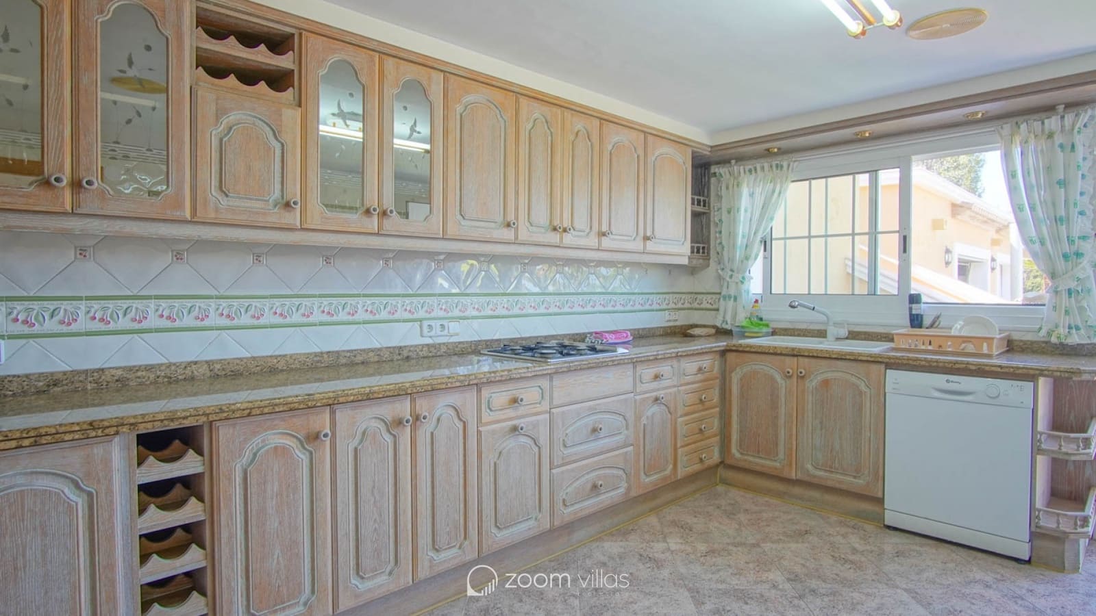 8 makuuhuone Huvila myytävänä paikassa Benissa mukana uima-altaan 
autotalli - 2 995 000 € (Ref: 8527845)