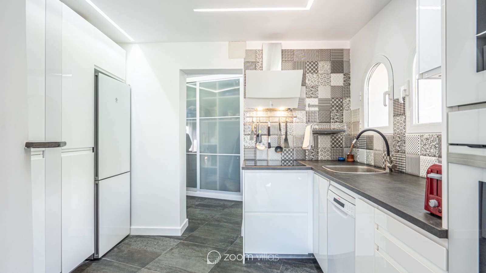 7 soverom Villa til salgs i Calpe / Calp med svømmebasseng garasje - € 845 000 (Ref: 8532928)