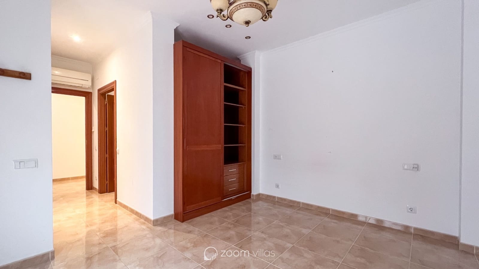 8 bedroom Townhouse for sale in Gata de Gorgos with garage - € 950,000 (Ref: 8607199)