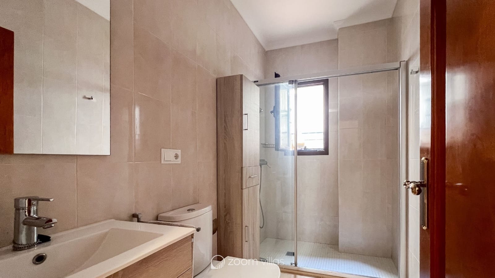 8 bedroom Townhouse for sale in Gata de Gorgos with garage - € 950,000 (Ref: 8607199)