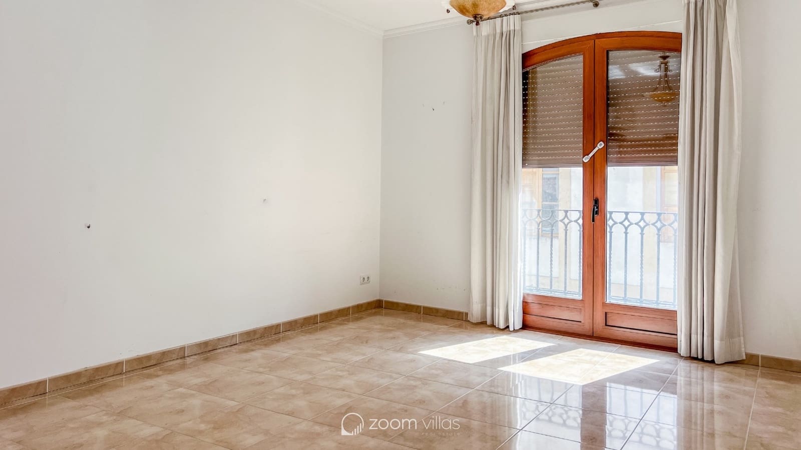 8 bedroom Townhouse for sale in Gata de Gorgos with garage - € 950,000 (Ref: 8607199)