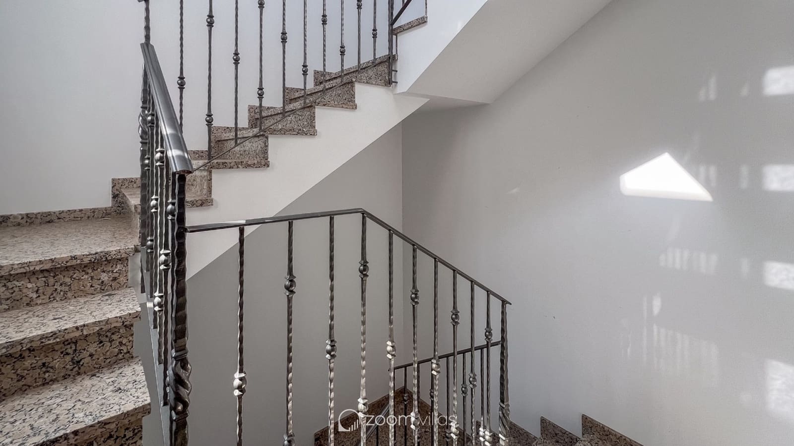 8 bedroom Townhouse for sale in Gata de Gorgos with garage - € 950,000 (Ref: 8607199)