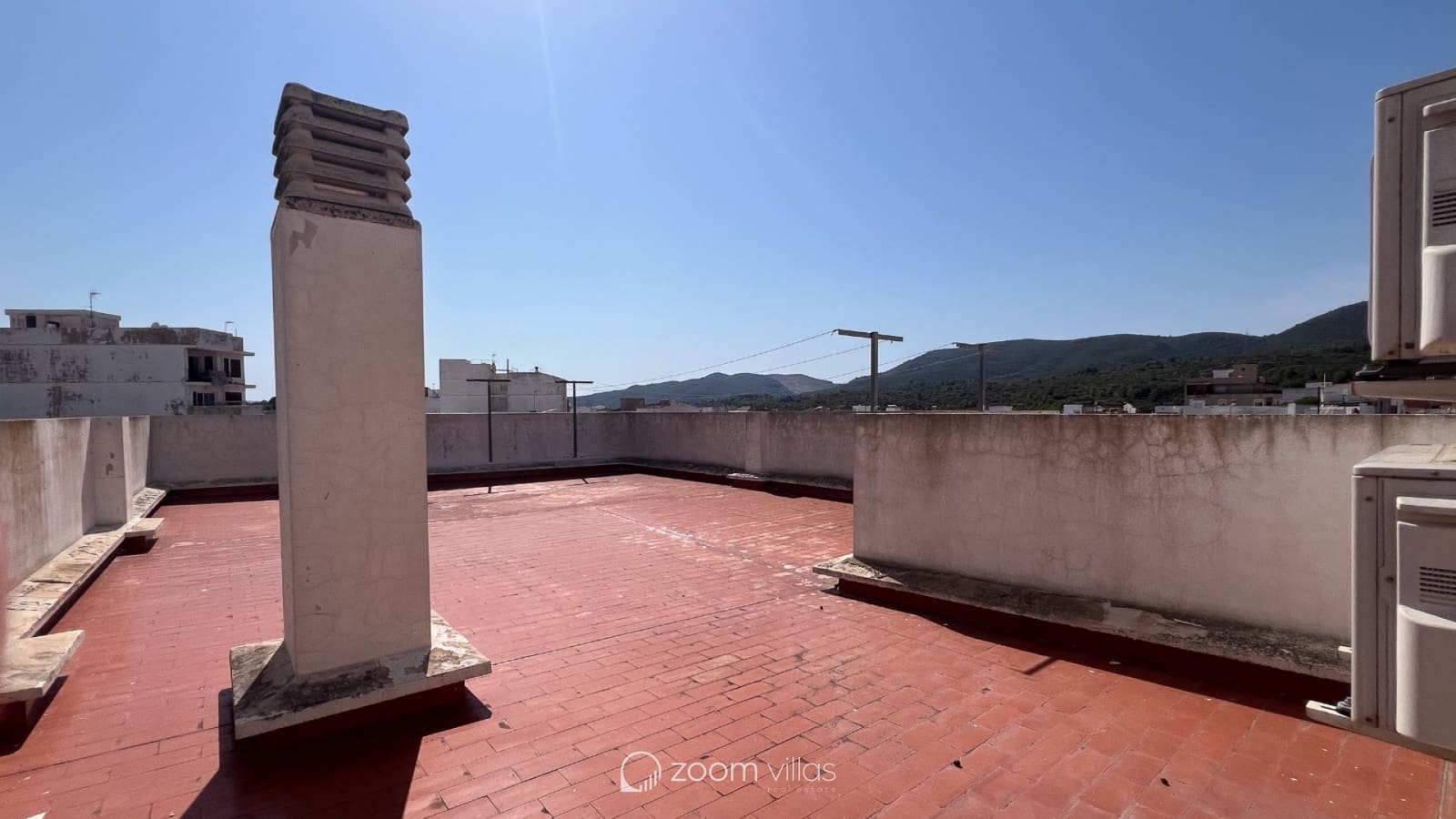 8 bedroom Townhouse for sale in Gata de Gorgos with garage - € 950,000 (Ref: 8607199)