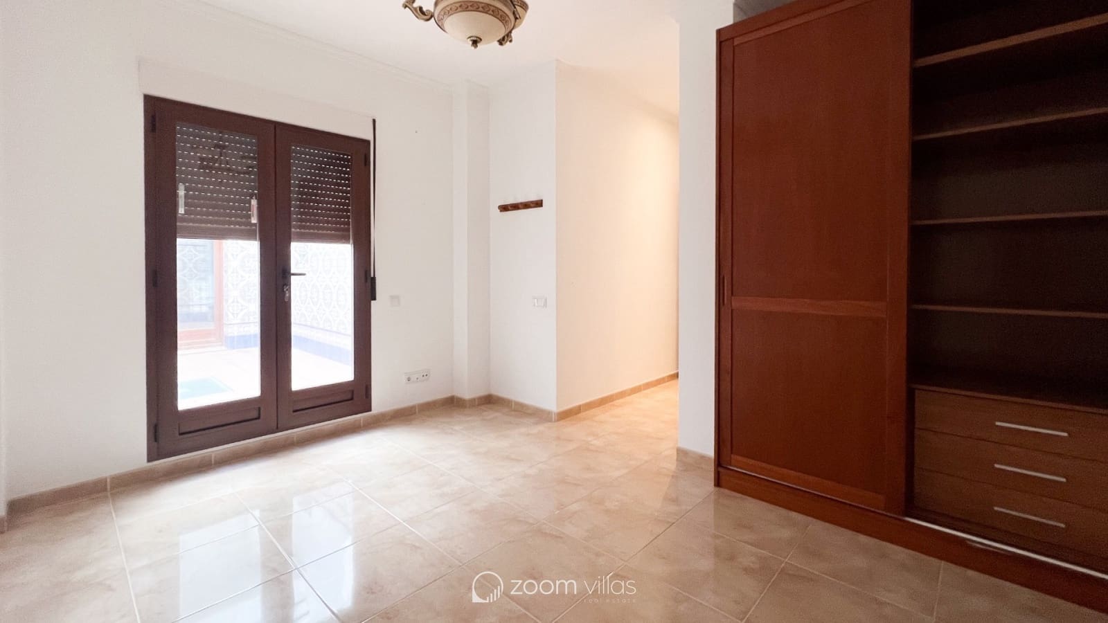 8 bedroom Townhouse for sale in Gata de Gorgos with garage - € 950,000 (Ref: 8607199)