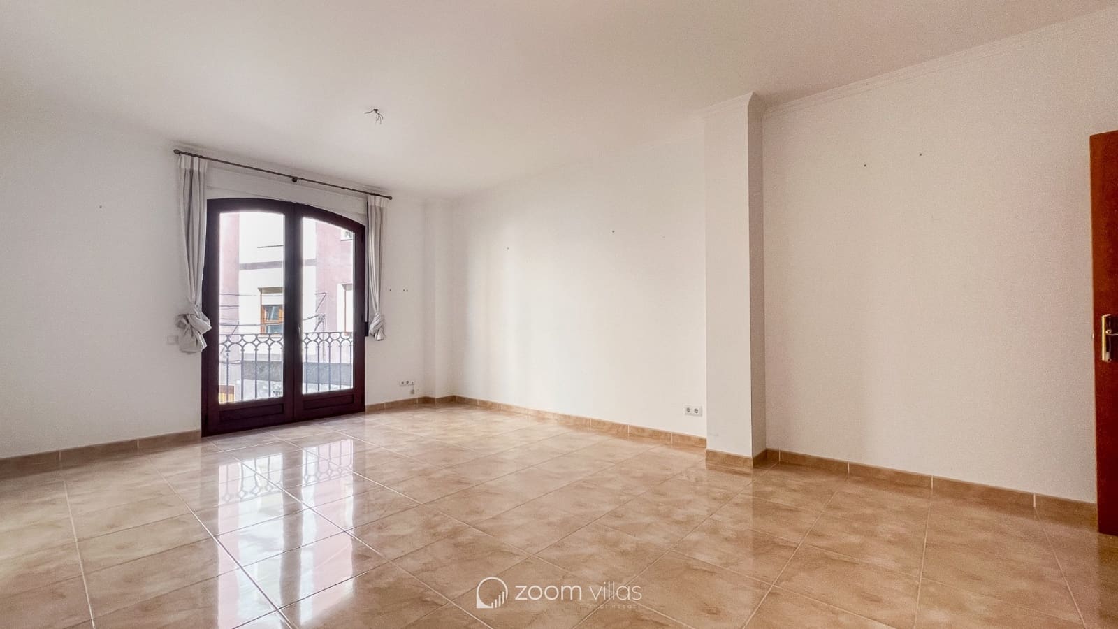 8 bedroom Townhouse for sale in Gata de Gorgos with garage - € 950,000 (Ref: 8607199)