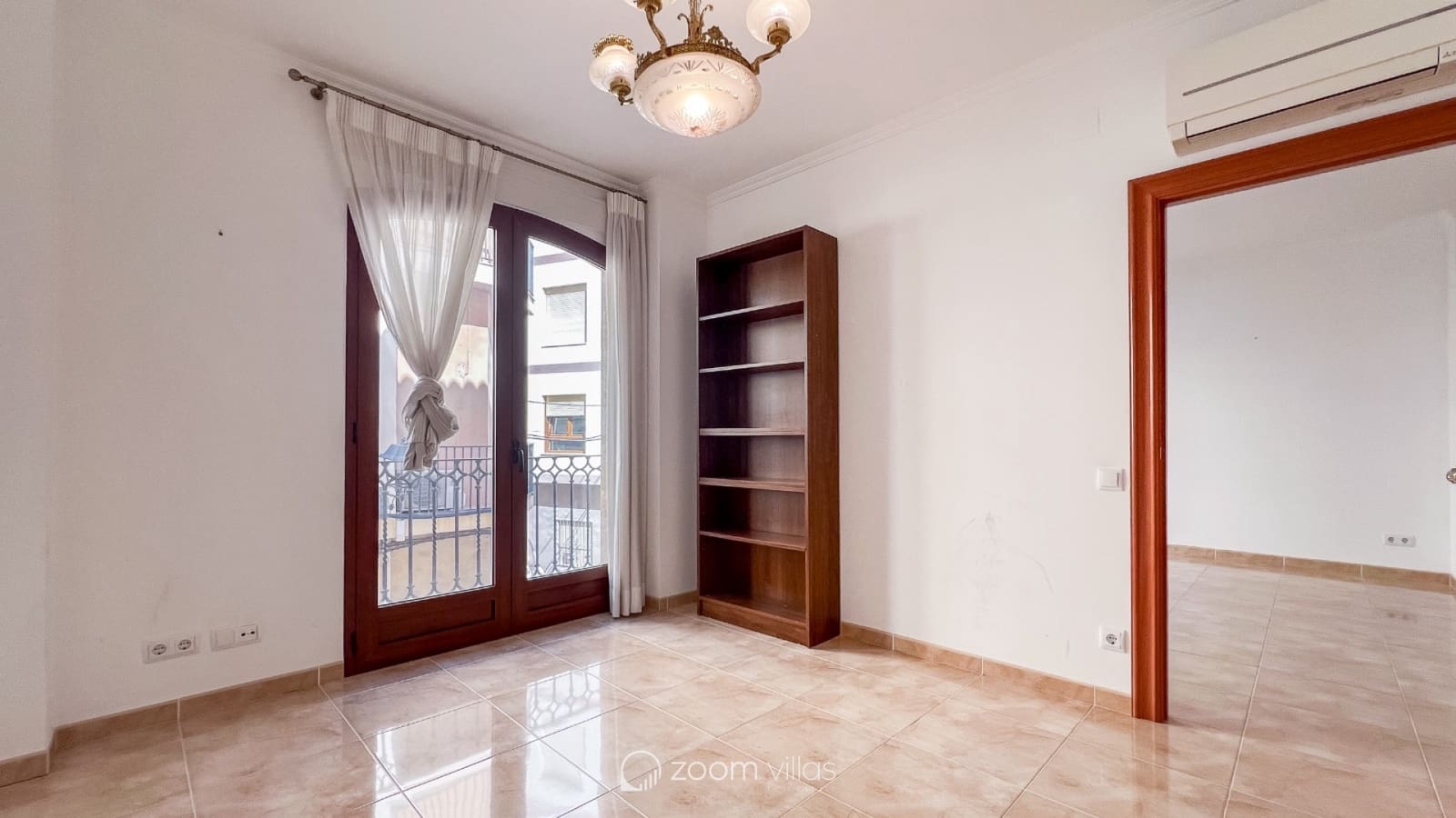 8 bedroom Townhouse for sale in Gata de Gorgos with garage - € 950,000 (Ref: 8607199)