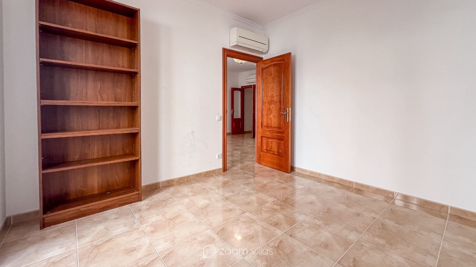 8 bedroom Townhouse for sale in Gata de Gorgos with garage - € 950,000 (Ref: 8607199)