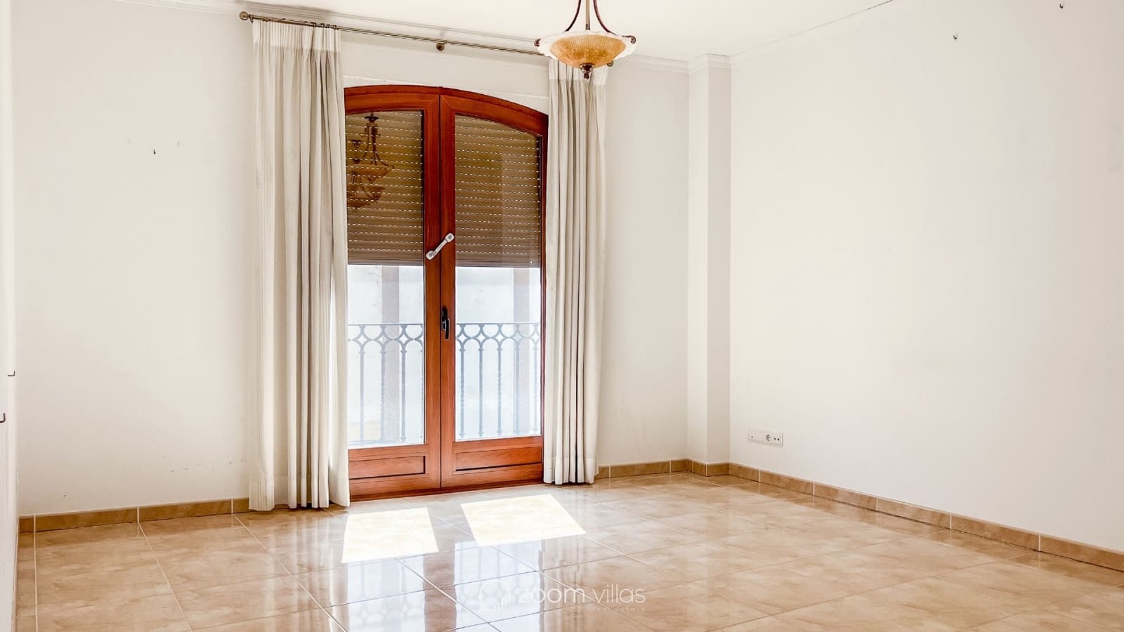8 bedroom Townhouse for sale in Gata de Gorgos with garage - € 950,000 (Ref: 8607199)